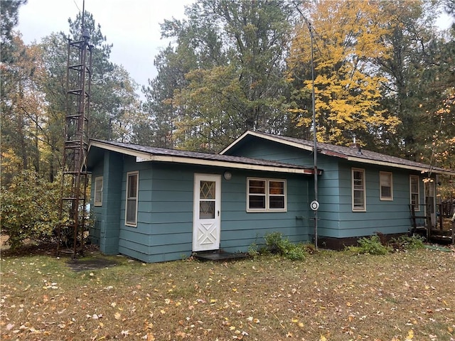 exterior space featuring a lawn