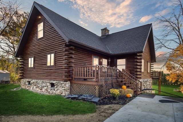 view of front of property with a yard