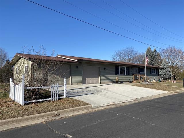 view of front facade with a garage