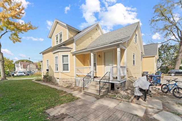 view of front of property featuring a porch and a front lawn