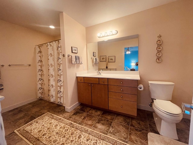 bathroom featuring ceiling fan, a shower with curtain, vanity, and toilet