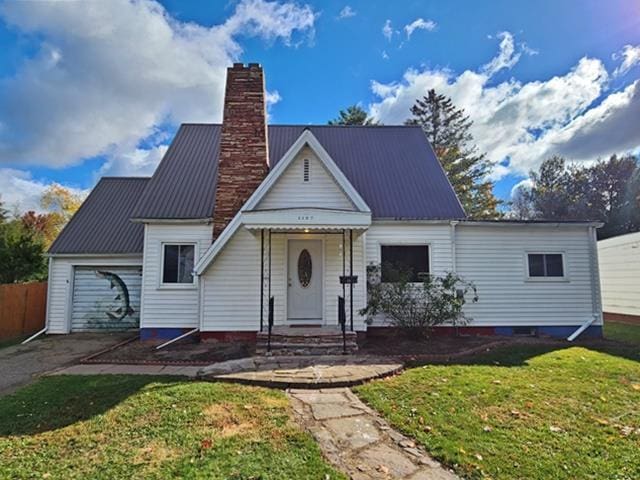 view of front of house featuring a front yard