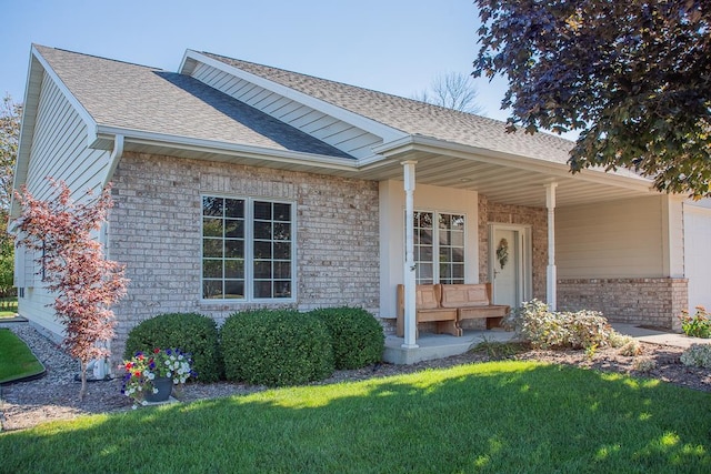 view of front facade with covered porch and a front lawn