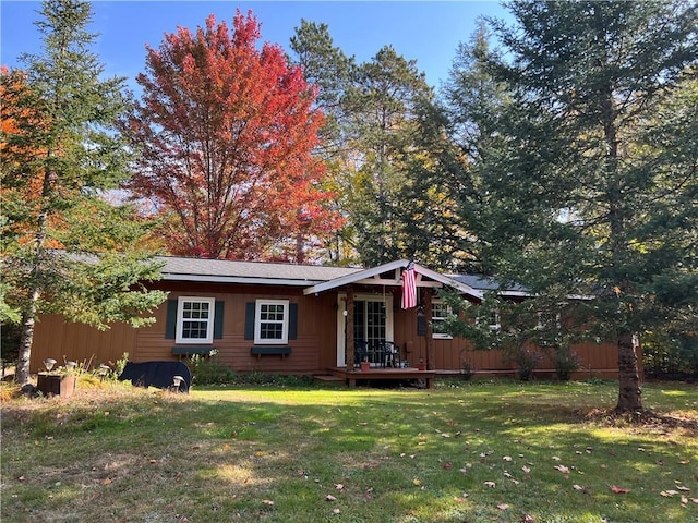 view of front of home with a front yard