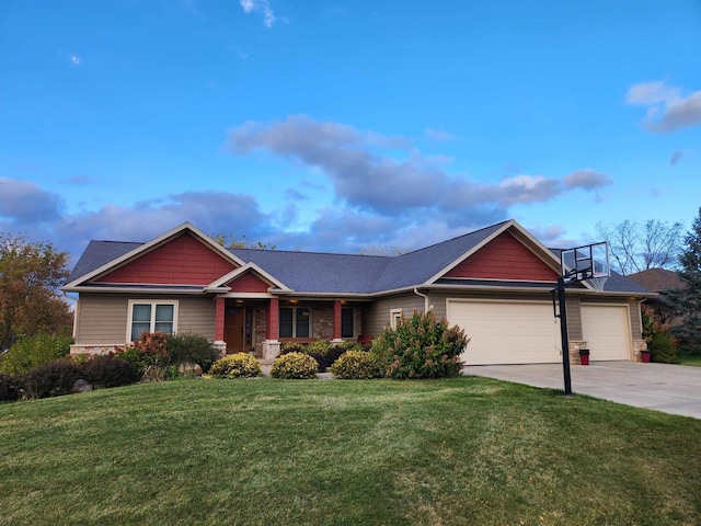 view of front of house featuring a front lawn and a garage