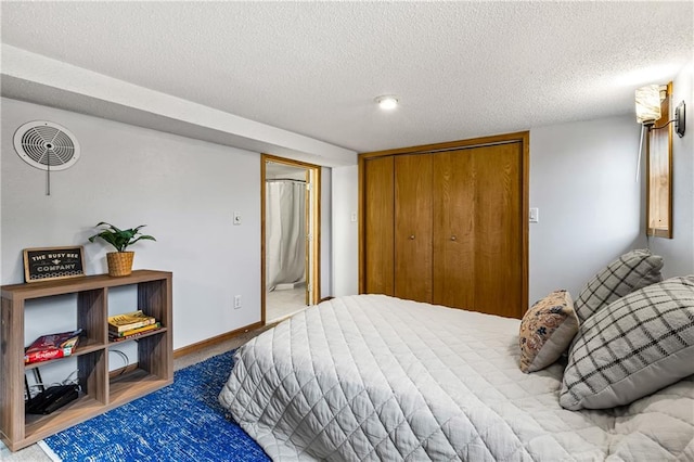 bedroom featuring a textured ceiling and a closet