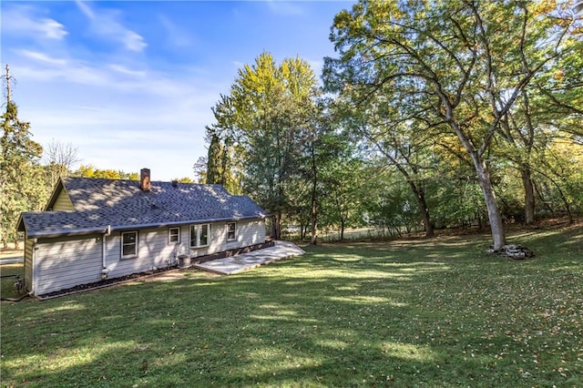 view of yard featuring a patio