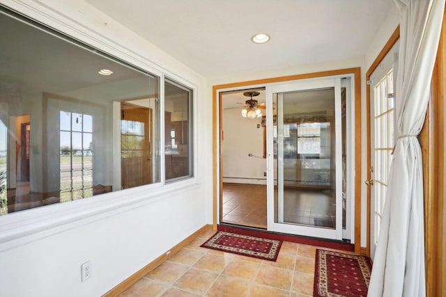 sunroom with ceiling fan