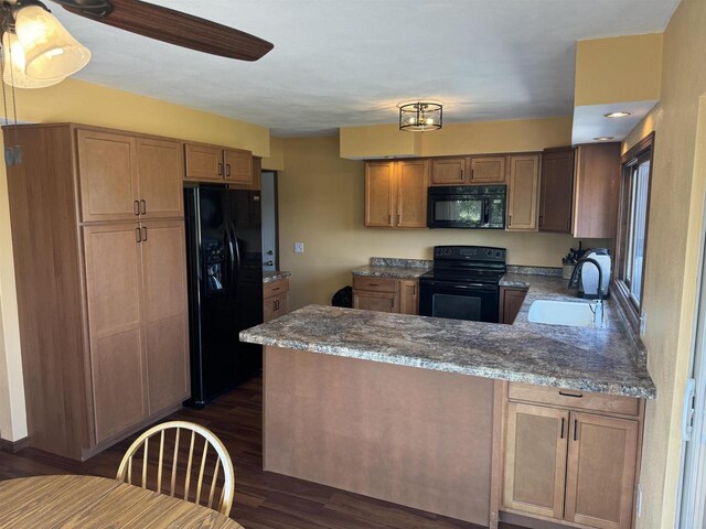 kitchen with kitchen peninsula, ceiling fan, dark hardwood / wood-style flooring, black appliances, and sink