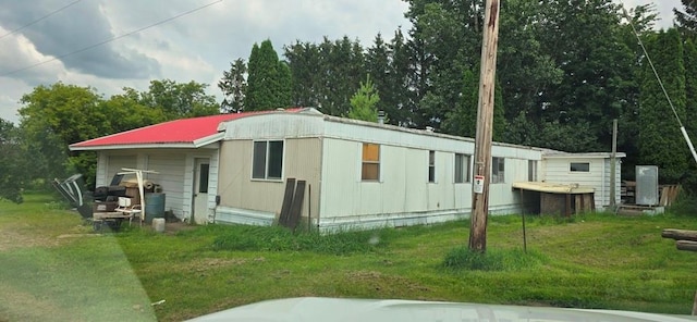 view of side of home featuring a lawn