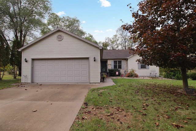 ranch-style home featuring a front lawn and a garage