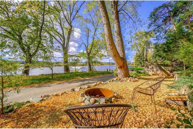 view of yard with a water view