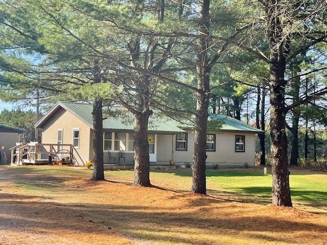 view of front of property with a front yard