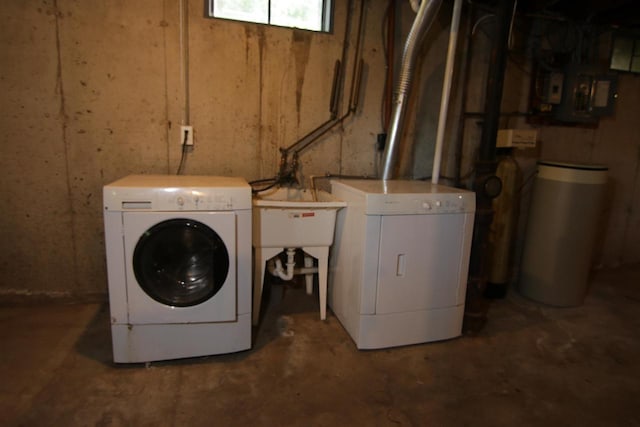 washroom with washer and clothes dryer