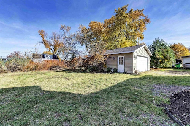 view of yard with an outdoor structure and a garage