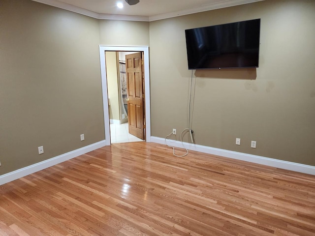 unfurnished room featuring light hardwood / wood-style floors, ornamental molding, and ceiling fan