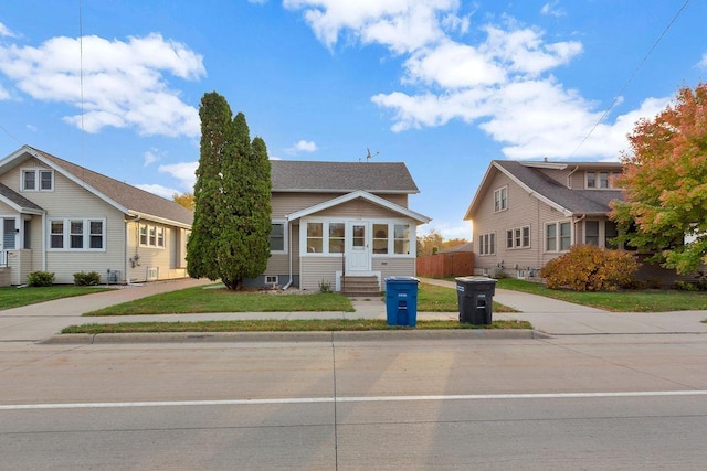 view of front of property with a front yard