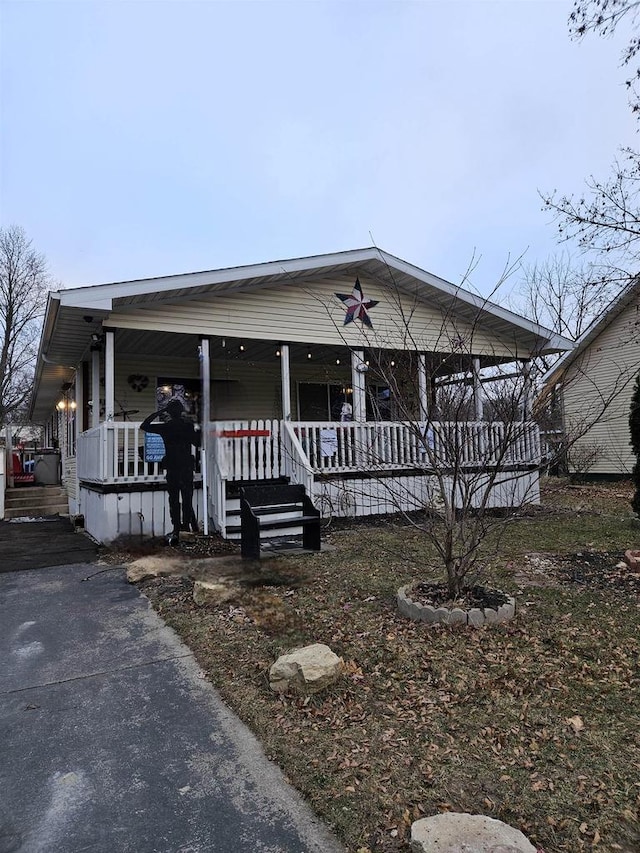 view of front facade featuring a porch