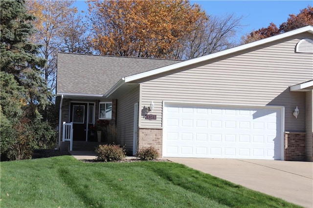 view of front facade featuring a front lawn and a garage