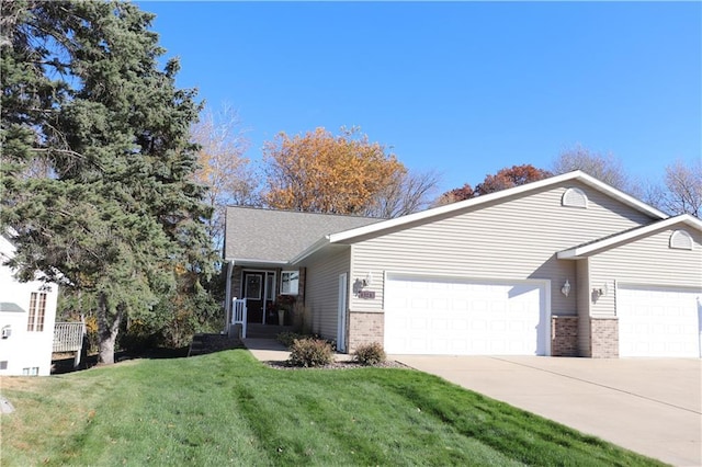 view of front of house featuring a front yard and a garage