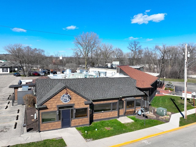 view of front of property with a front lawn