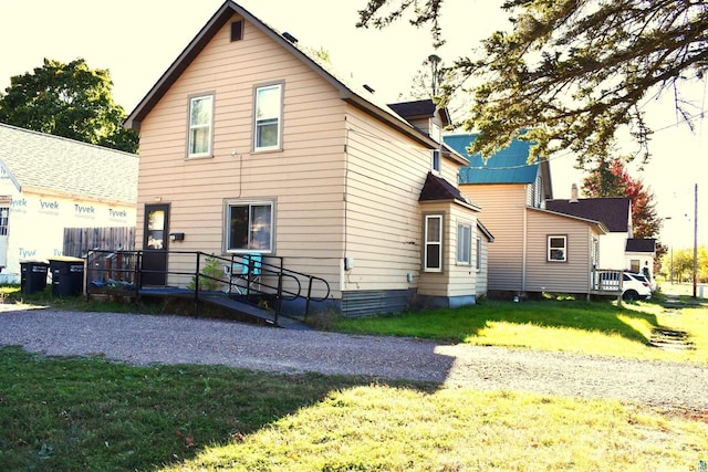 back of house featuring a yard