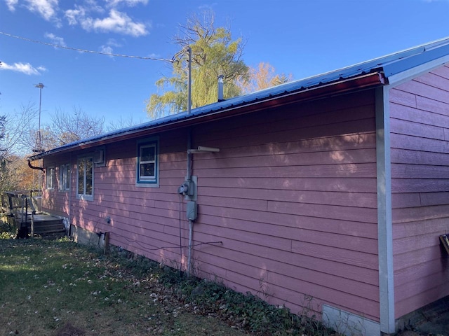 view of side of home featuring a lawn