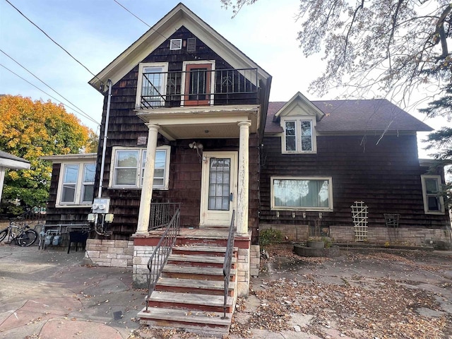 view of front of property with a balcony