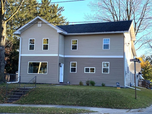 front of property featuring a front yard