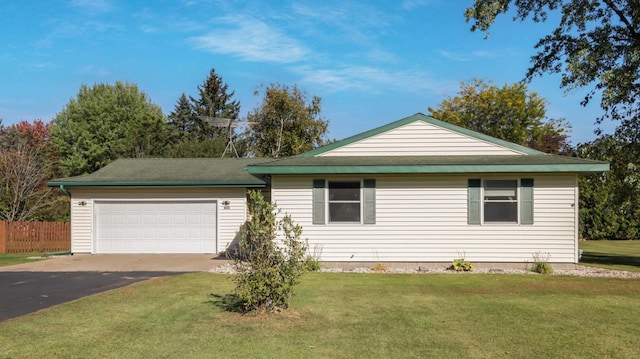 view of front of property featuring a front lawn and a garage