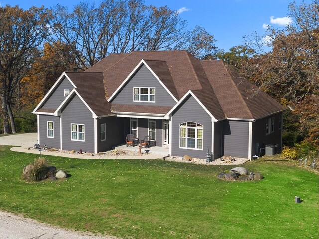 view of front facade featuring a front yard and cooling unit