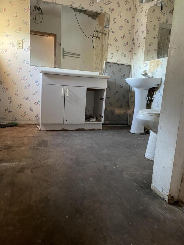 524 Memphis Ave, Madison, WI 53714 - bathroom with wallpapered walls and toilet