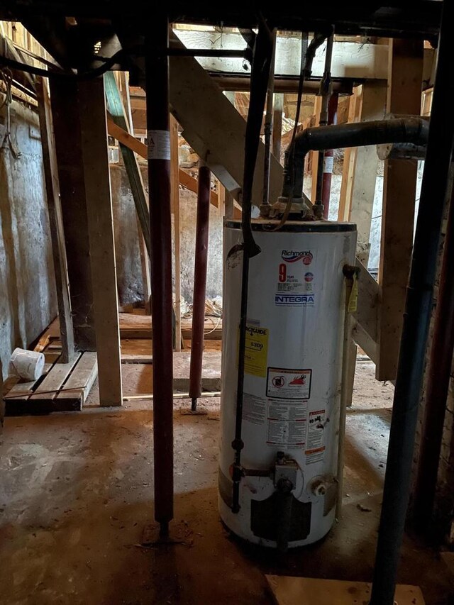 524 Memphis Ave, Madison, WI 53714 - utility room with water heater