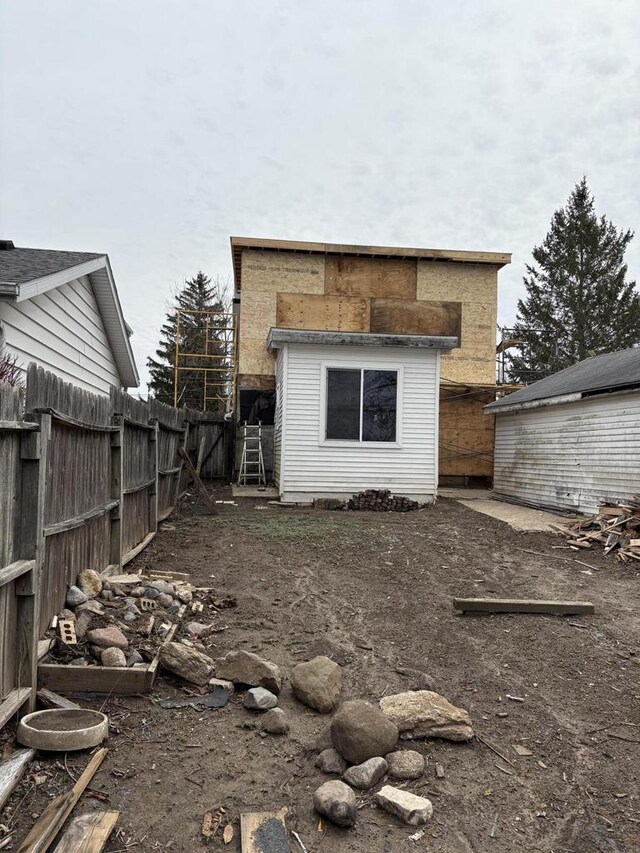 524 Memphis Ave, Madison, WI 53714 - view of yard featuring fence
