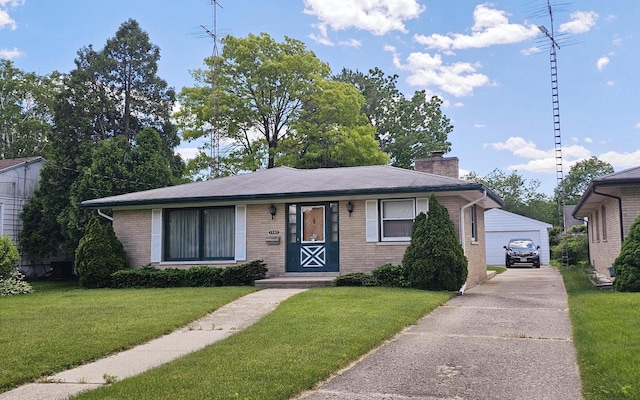 view of front of home featuring a front yard and a garage