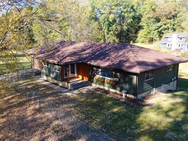 view of front of house with a front lawn