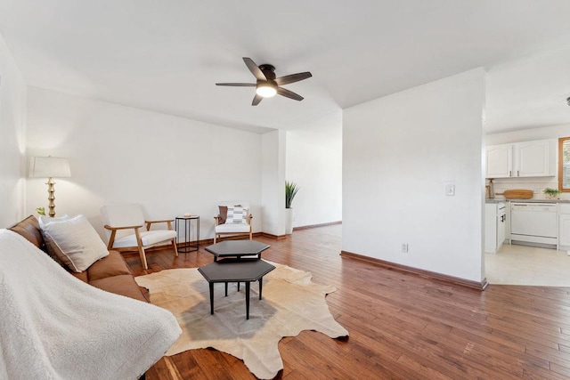 living room featuring light hardwood / wood-style floors and ceiling fan