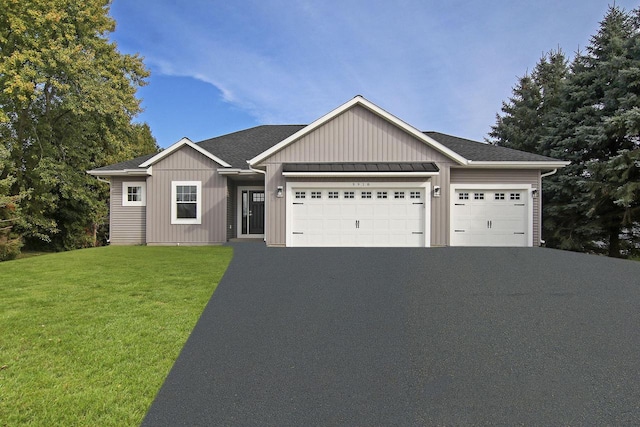 view of front of house featuring a front yard and a garage