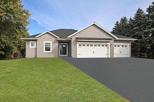 view of front of home featuring a front lawn and a garage