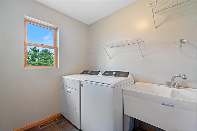 811 130th St, Roberts, WI 54023 - laundry room featuring a sink, washer and clothes dryer, laundry area, visible vents, and baseboards