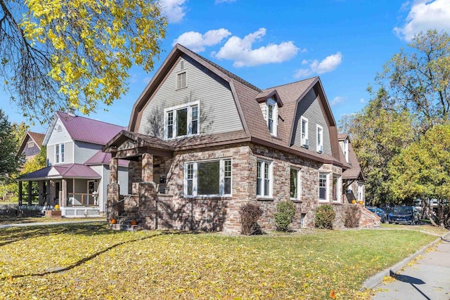 view of front of property with a front yard