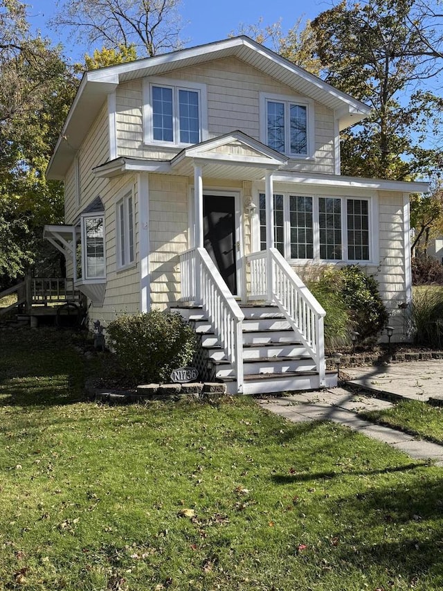 view of front of home featuring a front yard