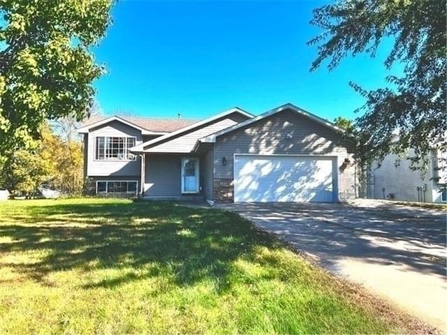 view of front of property featuring a front lawn and a garage