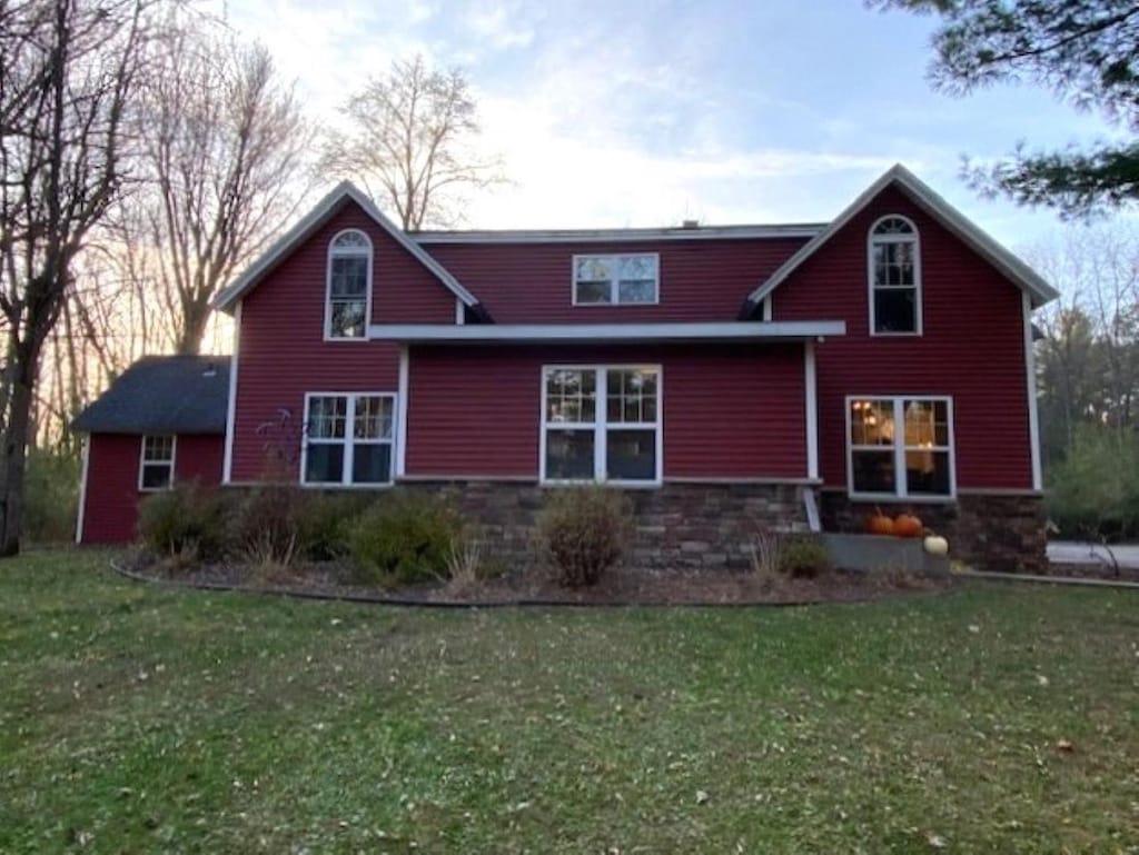 view of front of house with a lawn