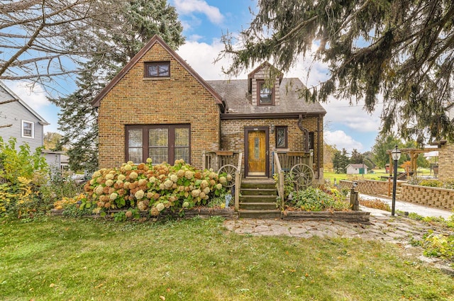 tudor house featuring a front yard