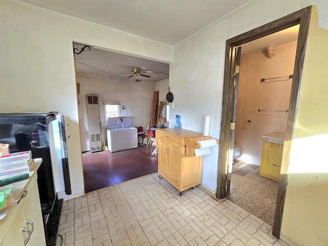 kitchen with washer / clothes dryer and ceiling fan