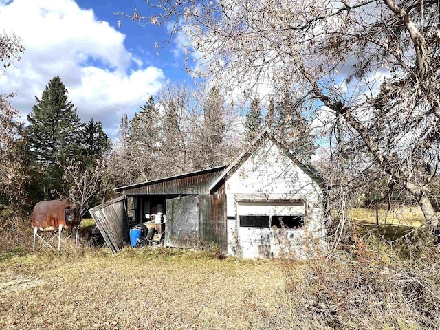 view of outbuilding