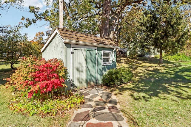 view of outdoor structure with a yard