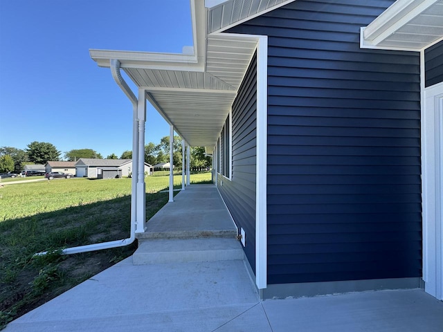 view of side of property featuring a yard