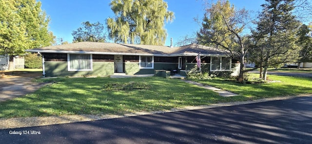 ranch-style home featuring a front yard